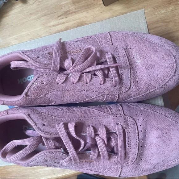 Reebok classic, pink, NWOT, size 9/ 40, great condition - Picture 3 of 5